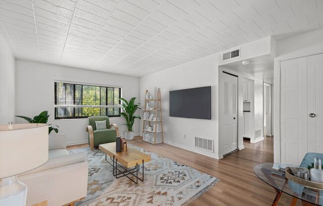 1 bed, 1 bath, 712 sqft, $1,100, Unit Unit E05