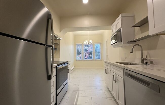 Bright & Updated Junior One Bedroom in Prime Palo Alto Location