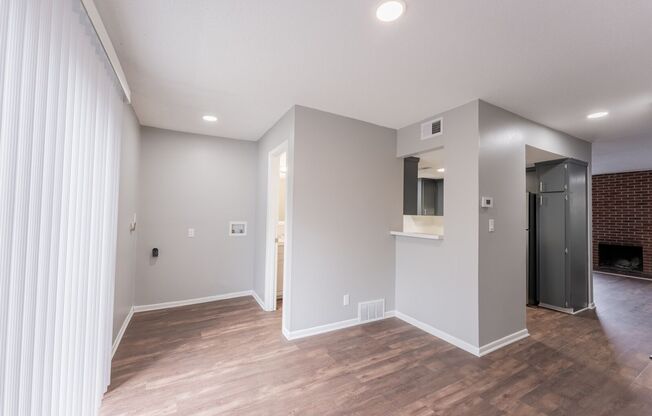 2 beds, 1.5 baths, 1,000 sqft, $1,405, Unit 421-16