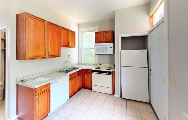 7 beds, 2 baths, $4,395, Unit 426