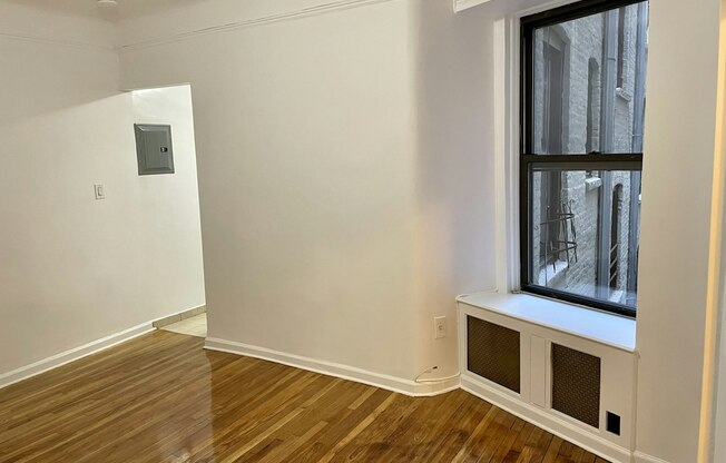 2 beds, 1 bath, $3,000, Unit 2F