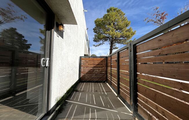 2 beds, 1 bath, 905 sqft, $995, Unit 5504-A