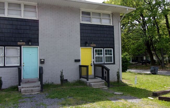 1st Month Rent Free Move In Special - 2 Bedroom 1 Bath Townhome Minutes to Uptown Charlotte - Recently Renovated