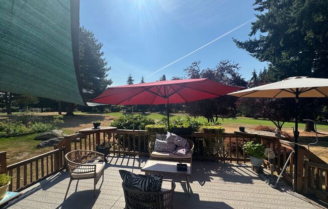 Twin Lakes 4 Bedroom 2.5 Bathroom Rambler Backed onto the Twin Lakes Golf Course!