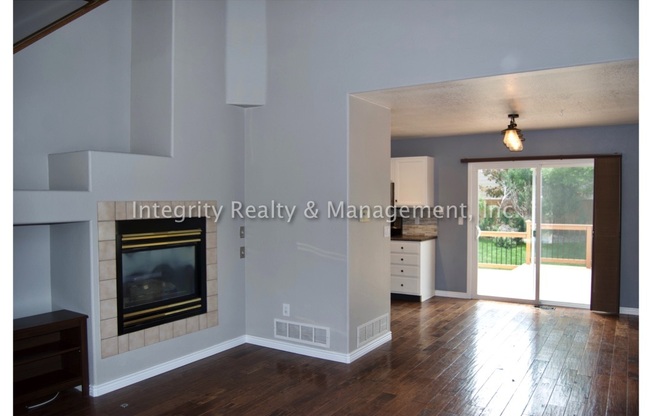 3 Bed/ 2.5 Bath, 1409 Sq Ft, 9674 Burberry Way