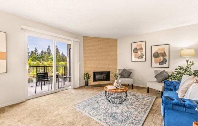 2 Bedroom 1 Bathroom Lakeside Unit!