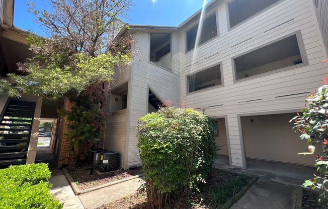 2 Bedroom 2 Bath Condo Home for rent near Downtown Austin, Top Floor with Balcony, Gated Community
