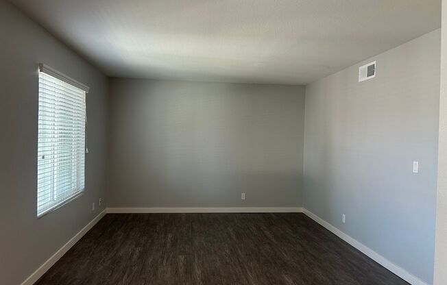 2 beds, 1 bath, 875 sqft, $2,725, Unit 42
