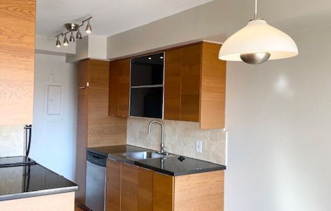 1 bed, 1 bath, 646 sqft, $1,465, Unit 404