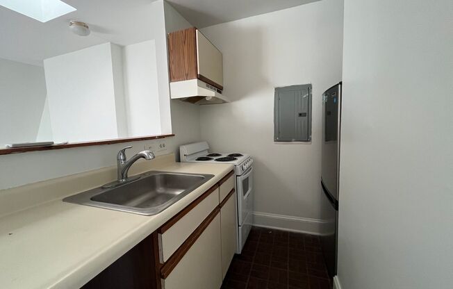 Studio, 1 bath, 400 sqft, $1,000, Unit 112 Apt. 4