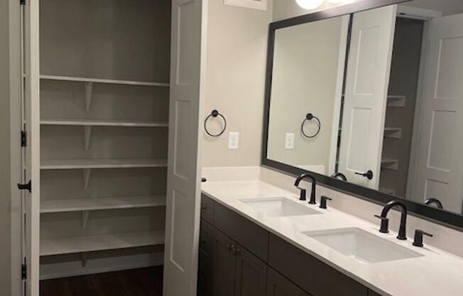 1 bed, 1 bath, 956 sqft, $2,845, Unit 404