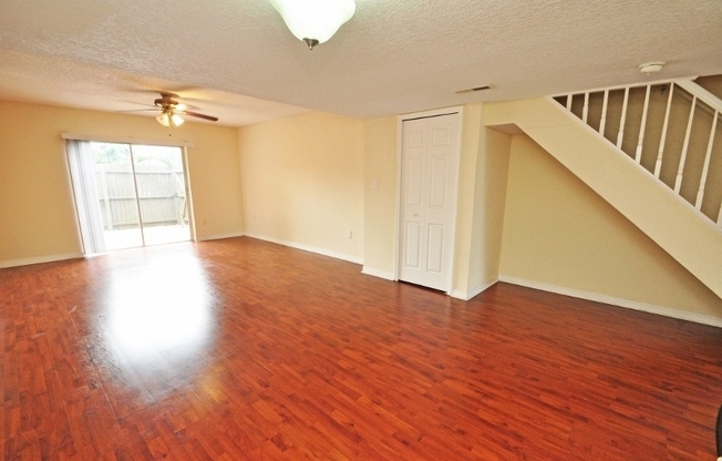 Beautiful 2/1.5 Condo in Orlando! New Carpet!