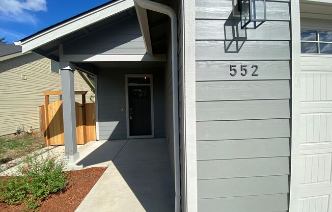 3 beds, 2 baths, $2,250, Unit 552