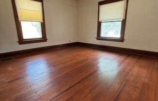 2 beds, 1 bath, $800, Unit # 2