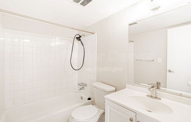 2 beds, 1 bath, 813 sqft, $1,325, Unit 6208