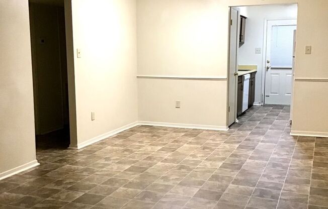 2 beds, 2 baths, 995 sqft, $800, Unit 14