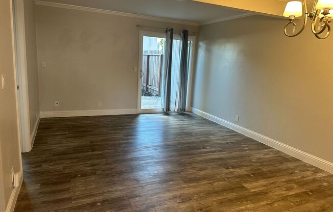 2 beds, 1 bath, $2,200, Unit # 03