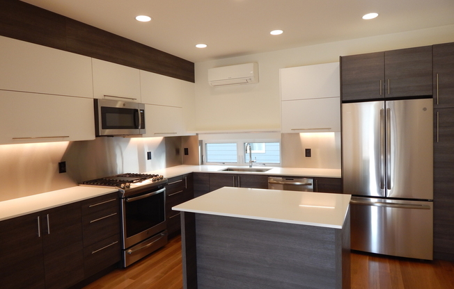 3 bd 2.5 bath Lower Queen Anne townhouse wtih 2 parking spaces.  Bedroom and Bathroom at 1st floor