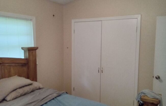 2 beds, 1 bath, $1,300