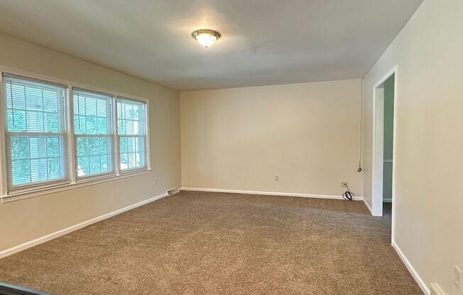 Beautiful House in Tates Creek! 3 BR, 2.5 Baths, Garage, Finished Basement; on a Cul-de-sac
