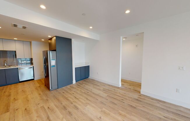 3 beds, 2.5 baths, 1,275 sqft, $3,598, Unit 414