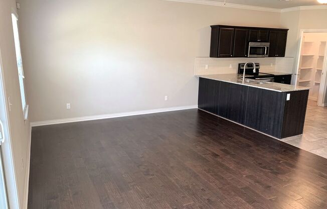 3 Bedroom Townhome for Rent in Rogers!