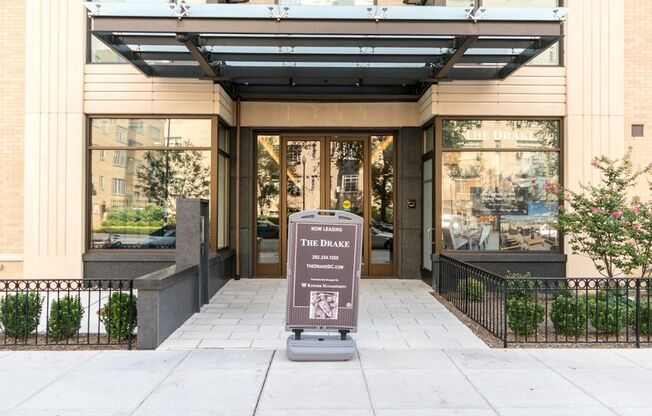 2 beds, 1 bath, $4,350, Unit 909