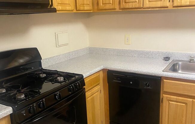 2 beds, 1.5 baths, 1,050 sqft, $1,975, Unit 3400 #001