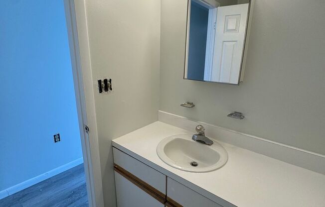 1 bed, 1 bath, 400 sqft, $895, Unit 12