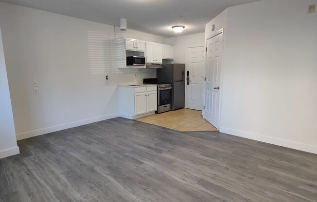 Studio, 1 bath, 329 sqft, $1,185, Unit 318