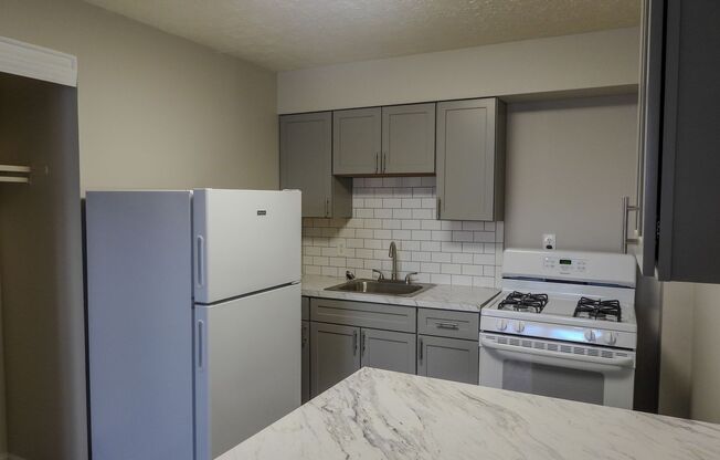 2 beds, 1 bath, 665 sqft, $1,040, Unit 1738F