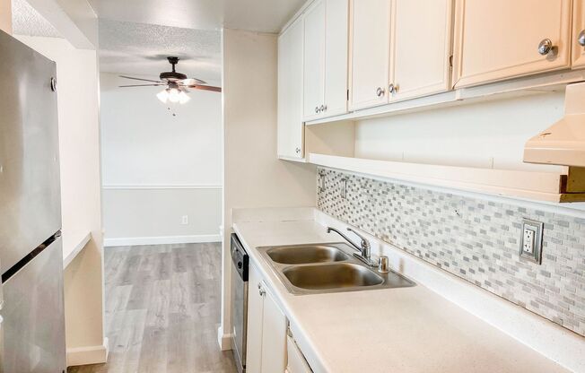 2 beds, 1 bath, 850 sqft, $1,695, Unit 9130-26