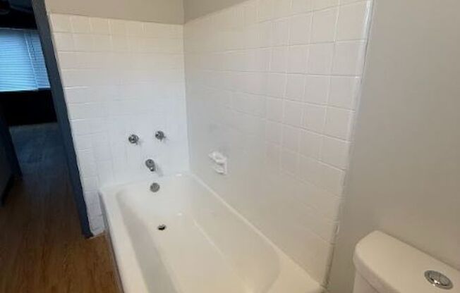 Studio, 1 bath, 450 sqft, $899, Unit 286-5