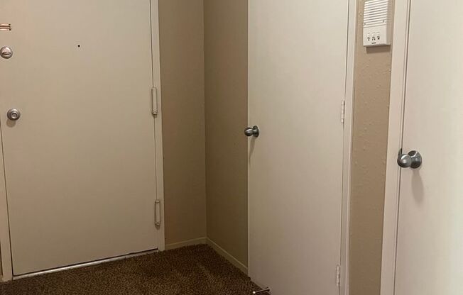 1 bed, 1 bath, 850 sqft, $1,075, Unit 10-21