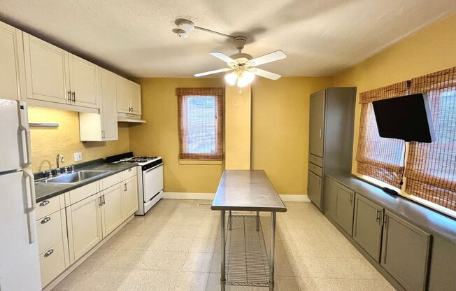 424/424A, 424B W. Washington Street