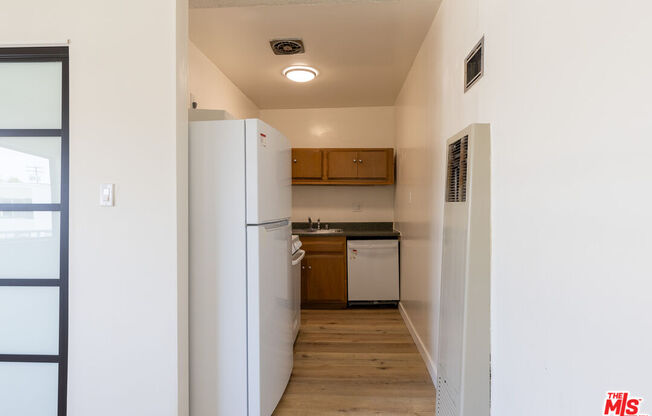 2 beds, 1 bath, 750 sqft, $2,450, Unit 19