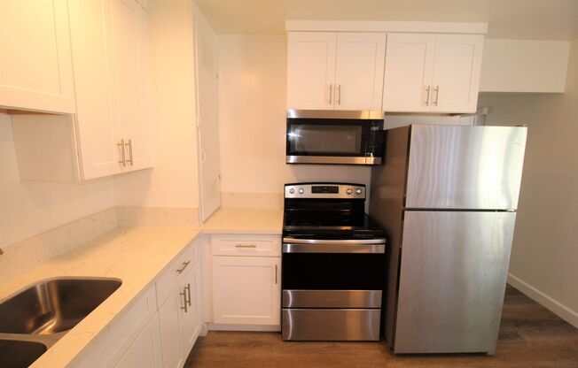 2 beds, 1 bath, $2,400, Unit 1 College Drive