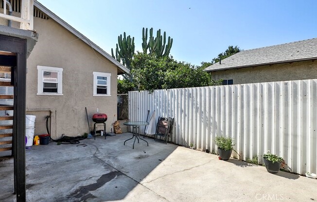1829 1/2 E 63 ST