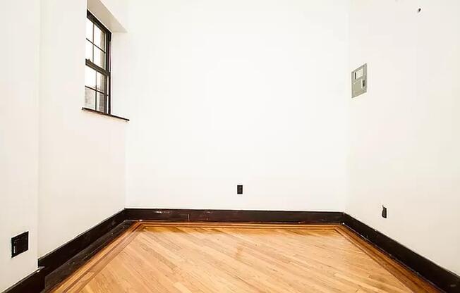 28 STUYVESANT AVE