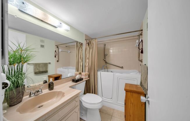 1 bed, 1 bath, $1,600, Unit 309