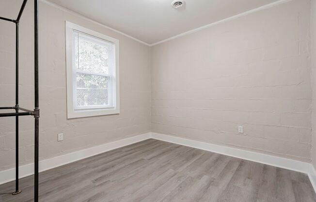 Charming Apartment Downtown Columbia - Housing Vouchers Accepted!