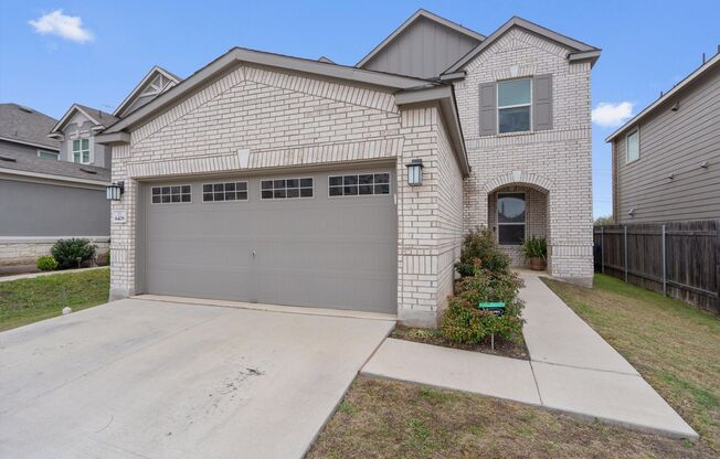 Huge 4-Bedroom Home in Del Valle For Rent