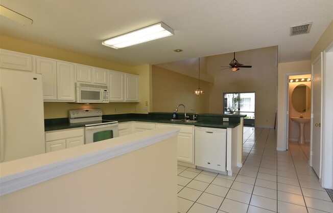 3br 2.5ba townhome in GATED COMMUNITY of Cypress Lake in Kissimmee!!