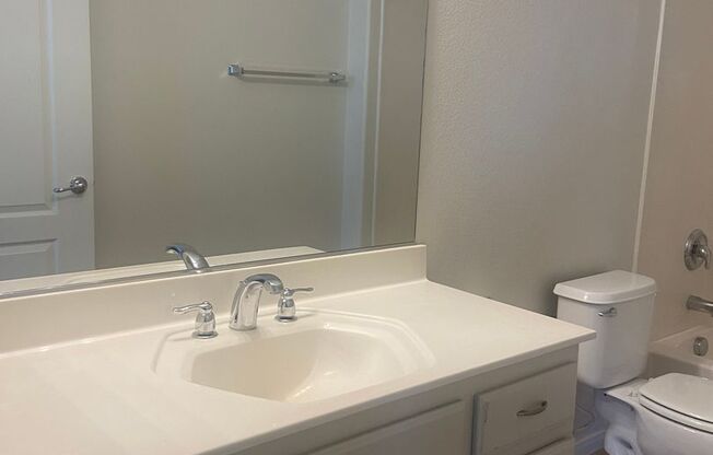 2 beds, 2 baths, $1,650, Unit 116