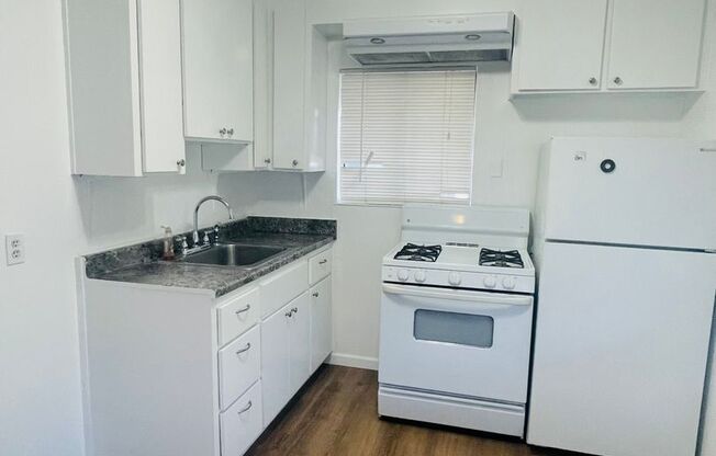 1 bed, 1 bath, 550 sqft, $1,095, Unit 437 Myrtle #D