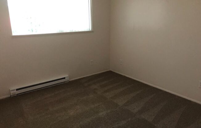 2 beds, 1 bath, 850 sqft, $1,175, Unit 39