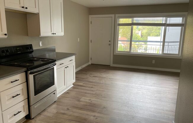 1 bed, 1 bath, 415 sqft, $1,395, Unit 27