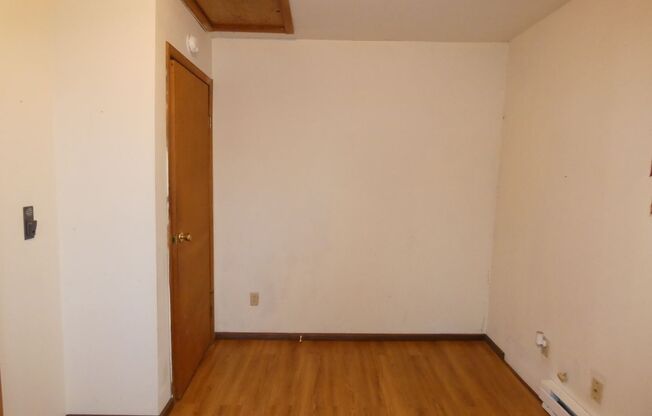 2 beds, 1 bath, $1,600