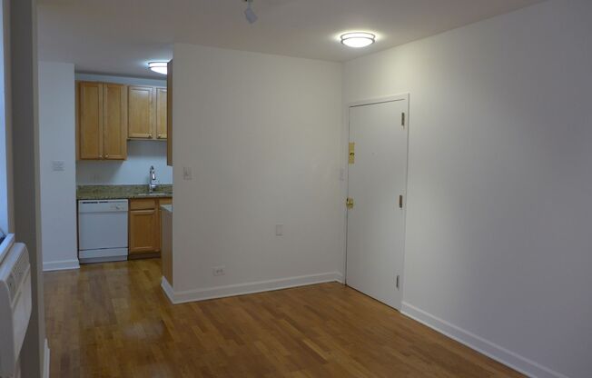 2 beds, 2 baths, 920 sqft, $2,095, Unit 906