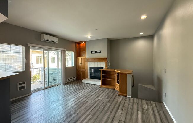 Updated Kent Townhome - Private Garage & AC
